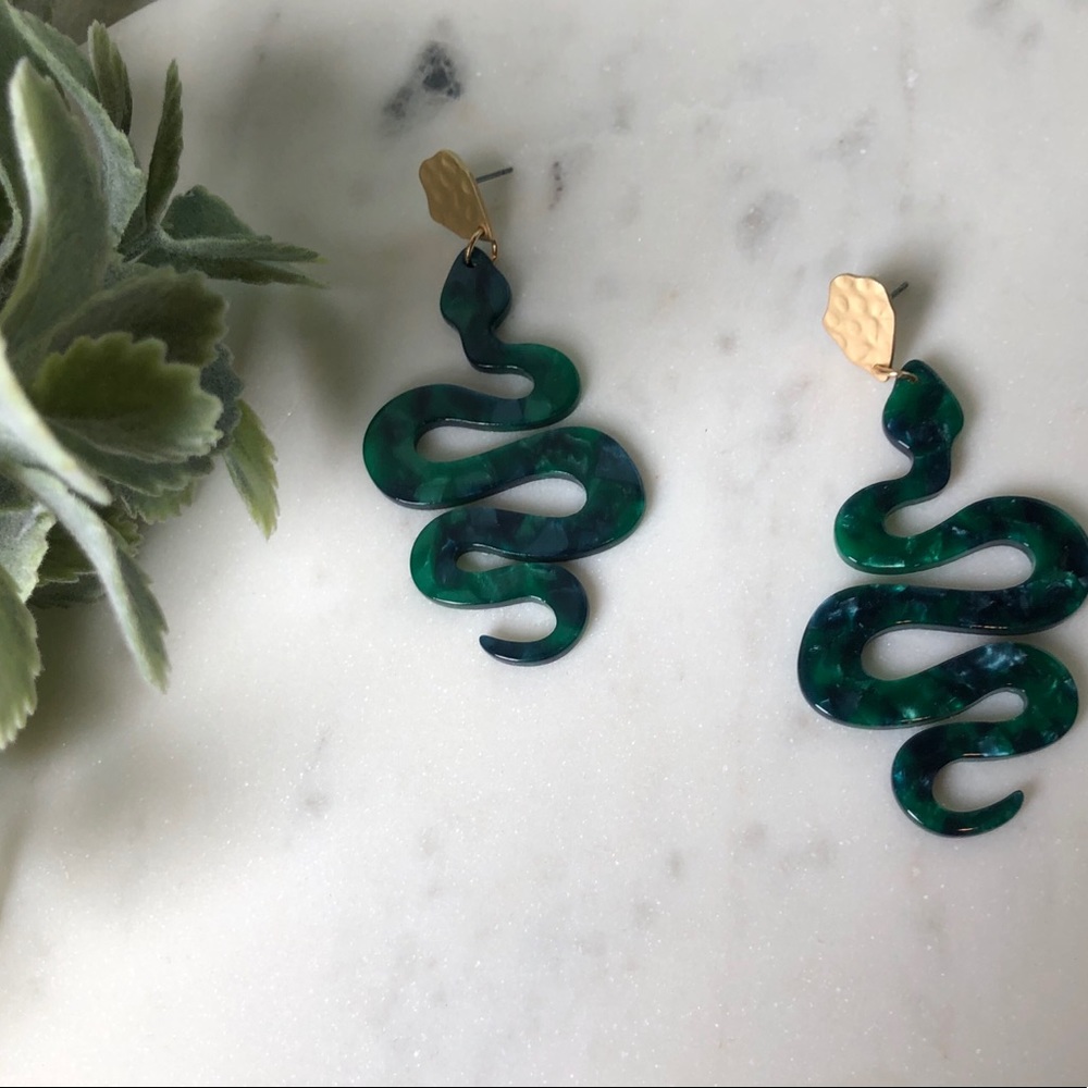 The Ginger - Geometric Acrylic Snake Earrings - Picture 2 of 4